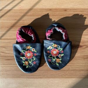 Robeez 6-12months Floral Embroidered Leather Pre Walker Shoes Navy Blue and Pink